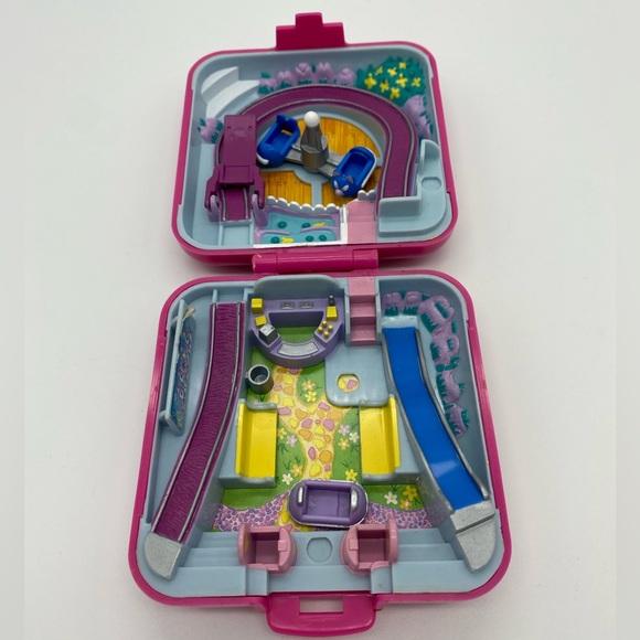Vintage 1989 Polly Pocket Bluebird Toys Polly's Funfair Pollyworld + Doll & Car - Picture 4 of 12